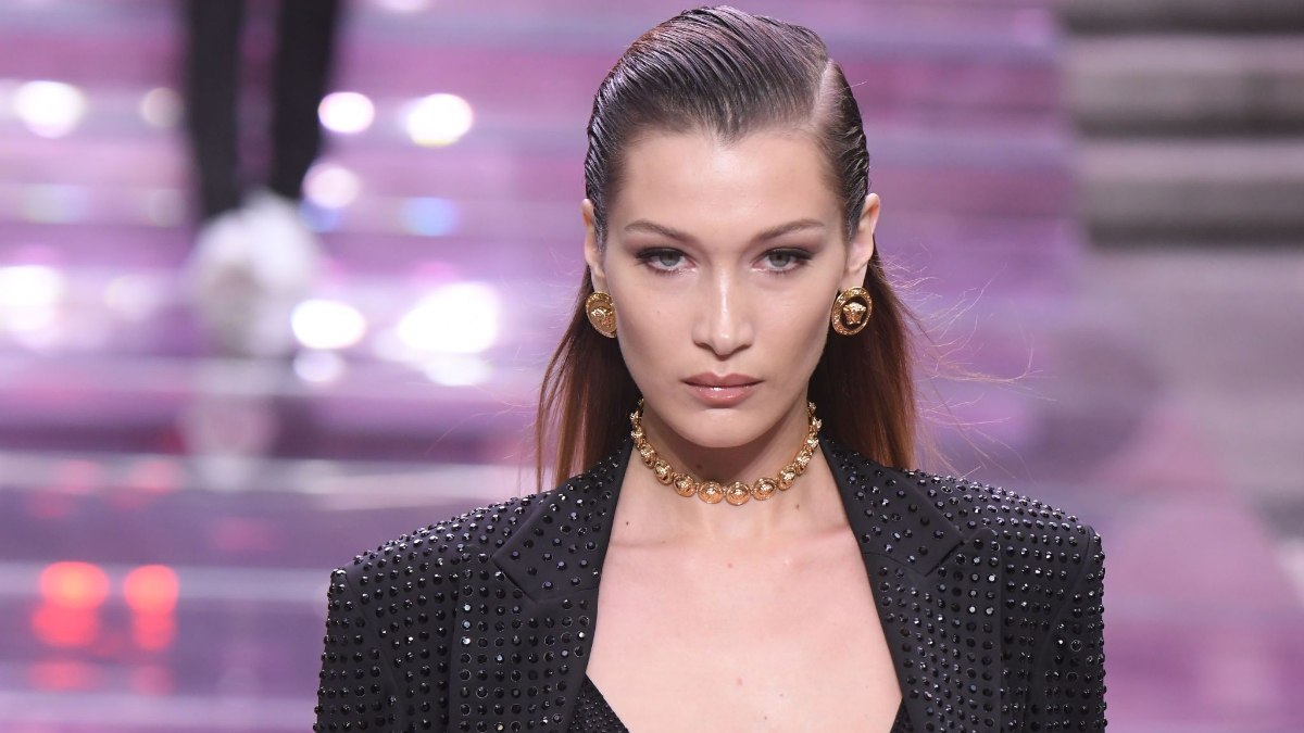 Adidas, Bella Hadid'den özür diledi