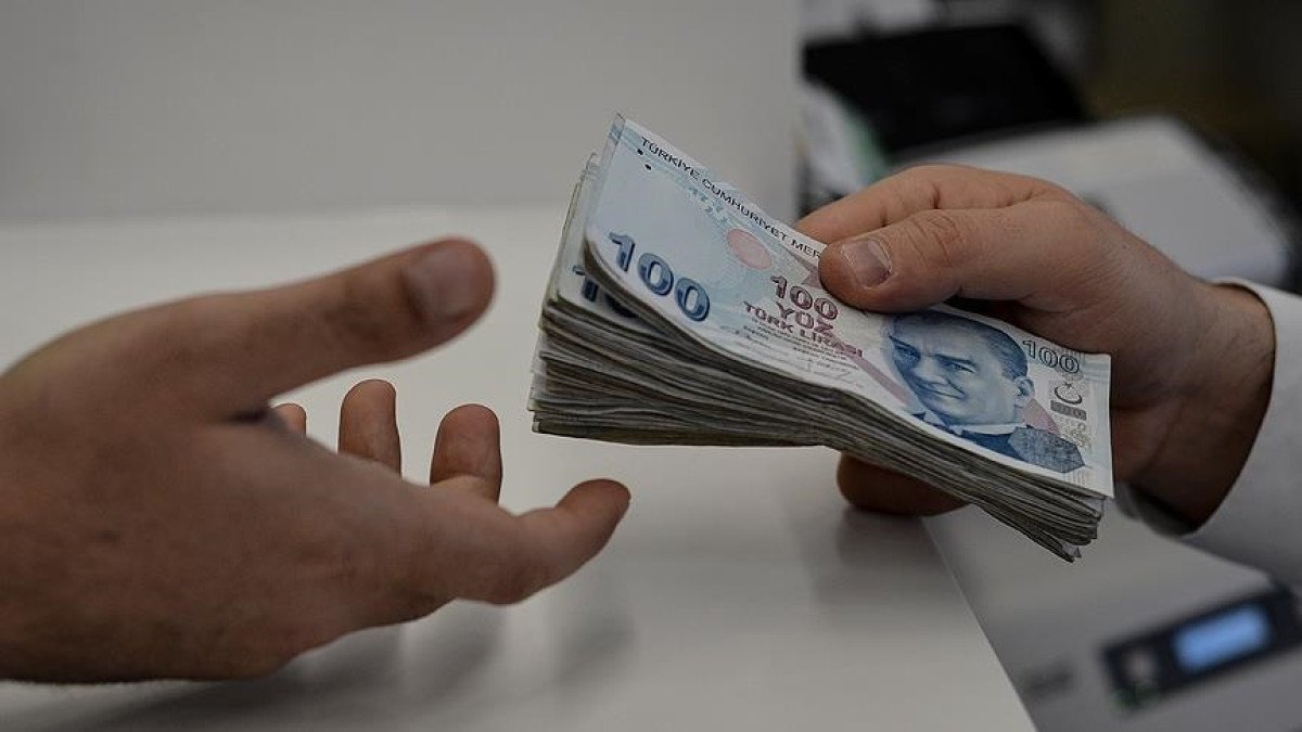 En düşük emekli aylığının 12 bin 500 lira olmasını öngören teklif kabul edildi