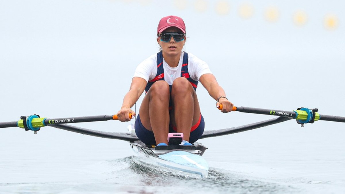 Milli kürekçi Elis Özbay, Paris 2024'te çeyrek finale yükseldi