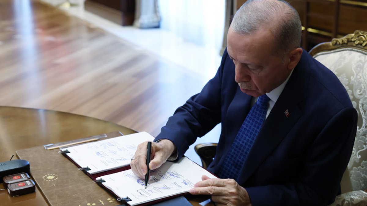 SON DAKİKA: Cumhurbaşkanı Erdoğan, YAŞ kararlarını imzaladı