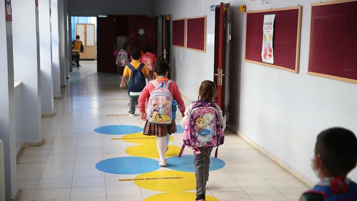MEB'den yeni karar: 1. ve 5. sınıflara öğretmenler kura ile atanacak