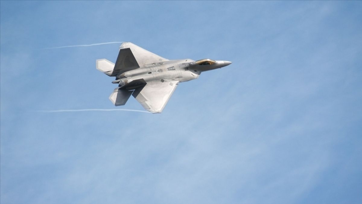 ABD, Orta Doğu'daki üslerine F-22 savaş uçakları gönderdi