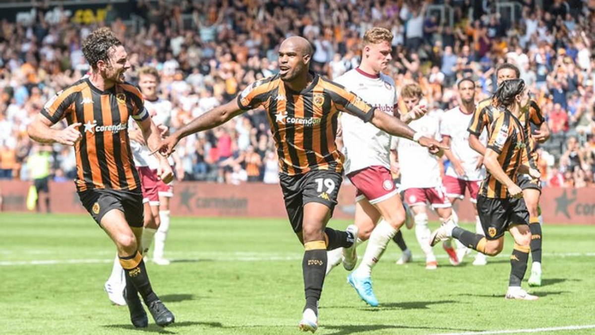 Hull City son dakikada beraberliği kurtardı