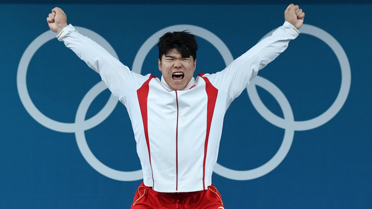 Huanhua Liu, halterde erkekler 102 kiloda olimpiyat şampiyonu oldu