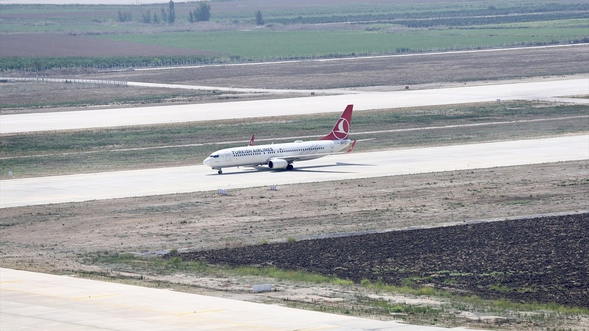 Mersin'de Çukurova Uluslararası Havalimanı'na ilk uçak indi