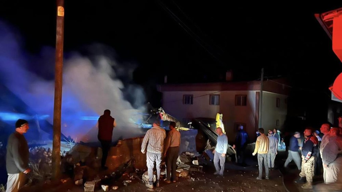 Gümüşhane'de çıkan yangın 10 eve hasar verdi