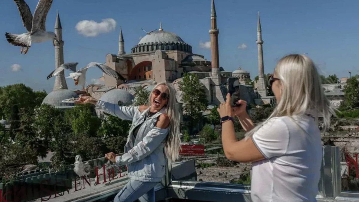 İstanbul 6 ayda 8,5 milyon turist ağırladı