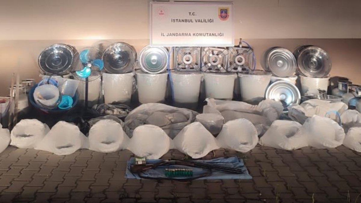 İstanbul'da villaya baskın: 1 ton metamfetamin ele geçirildi