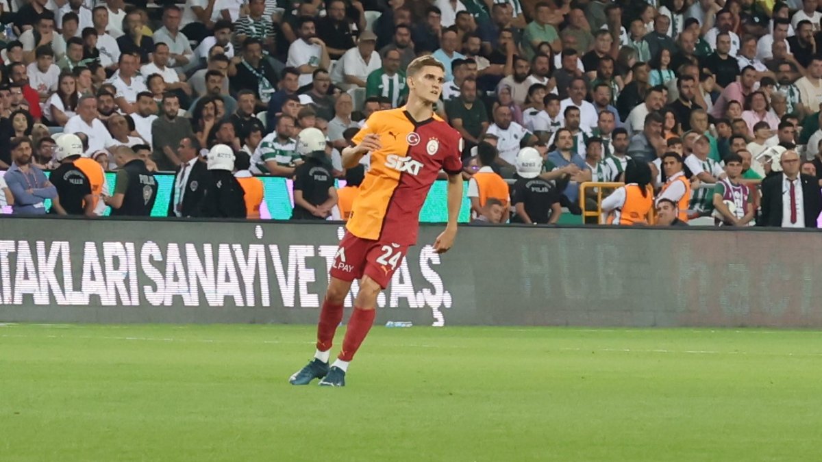 Elias Jelert, Galatasaray formasını ilk kez giydi