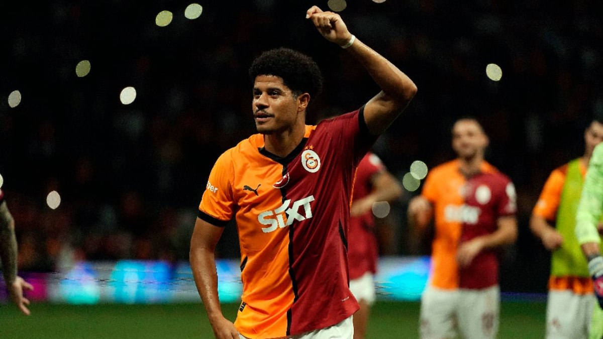 Galatasaray'ın yeni transferi Gabriel Sara, Championship'te en iyi 11'e seçildi