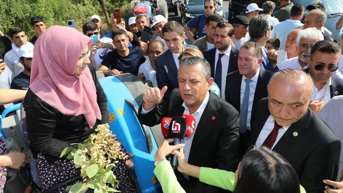 CHP'nin fıstık mitinginde, belediye başkanının eşi protestocu oldu