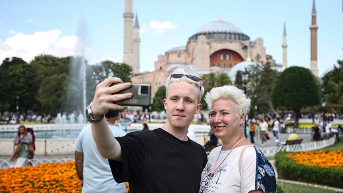 İstanbul'a 6 ayda 8,5 milyonu aşkın turist geldi