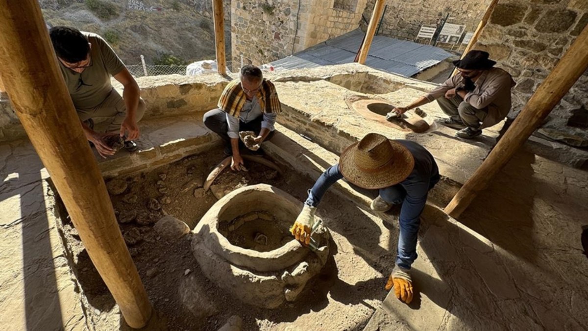 Elazığ Harput Kalesi'nde 1.000 yıllık 'sanayi sitesi' bulundu