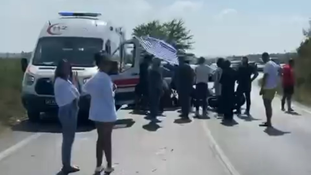 Kocaeli'de motosikletle hafif ticari araç çarpıştı: 1 ölü 2 yaralı