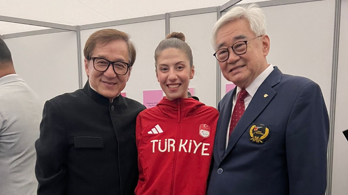 Paralimpik Oyunları'nda ilk madalyayı alan Meryem Betül Çavdar'dan Jackie Chan paylaşımı