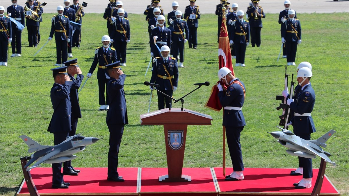 MSÜ Hava Astsubay Meslek Yüksekokulunda 590 astsubay çavuş diplomalarını aldı