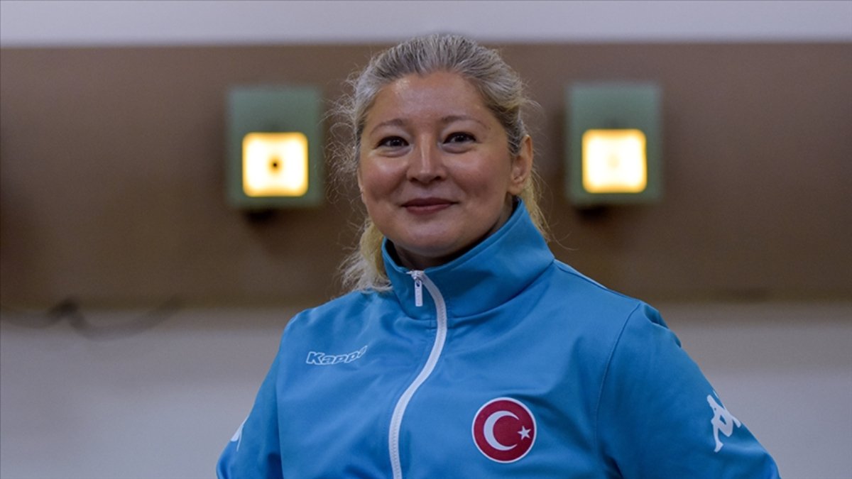 Milli para atıcı Aysel Özgan'dan Paris 2024'te gümüş madalya