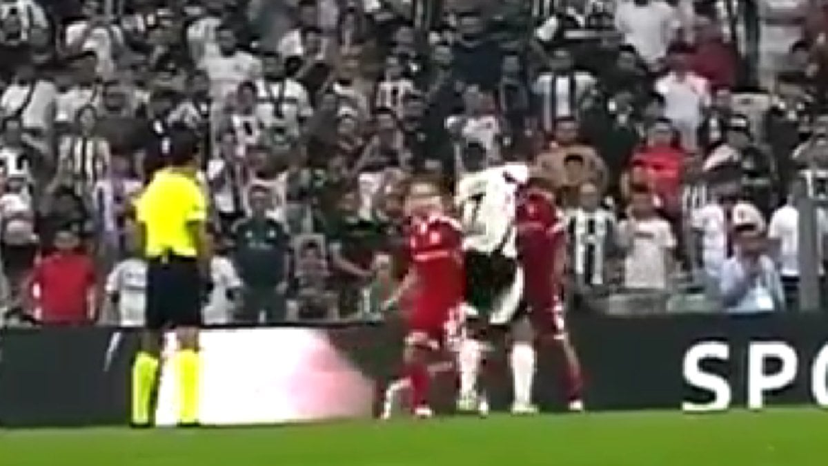 Sosyal medya karıştı! Beşiktaş - Sivasspor maçında tartışılan pozisyon