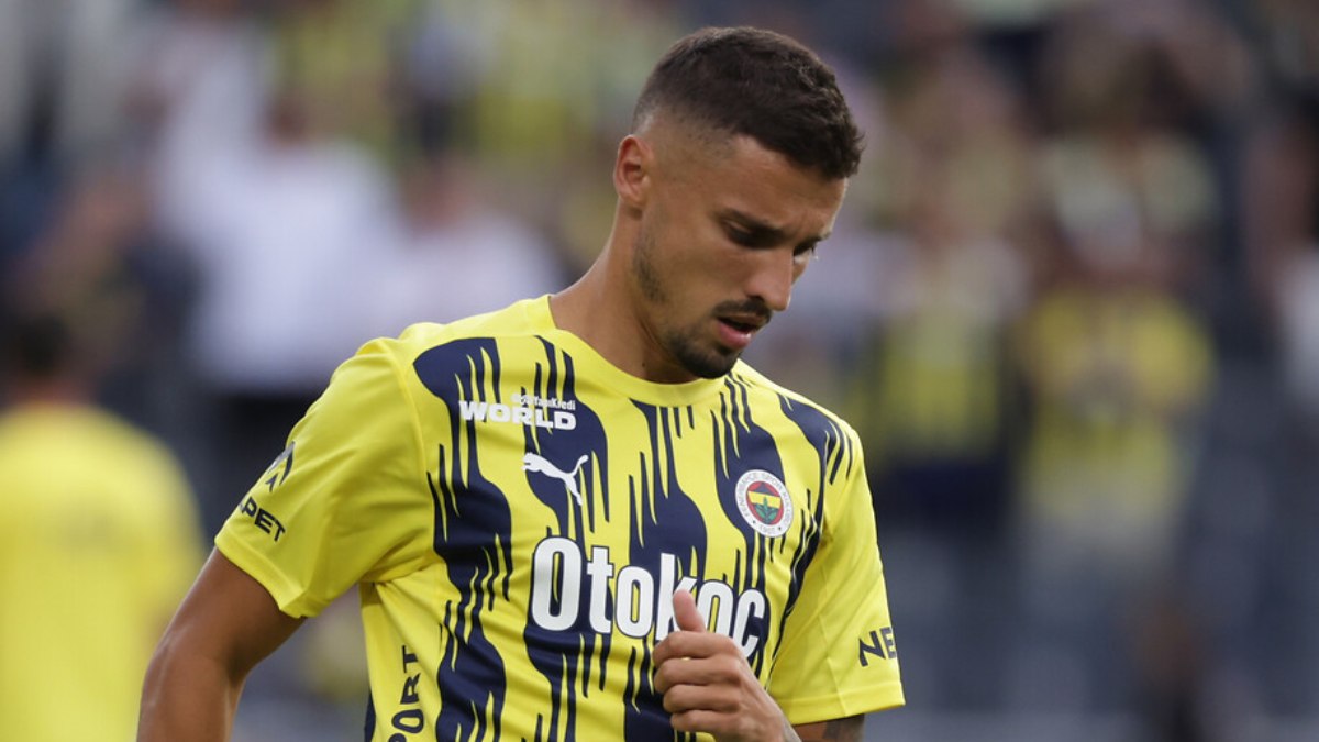 Fenerbahçeliler, Rade Krunic'in gidişini kutladı