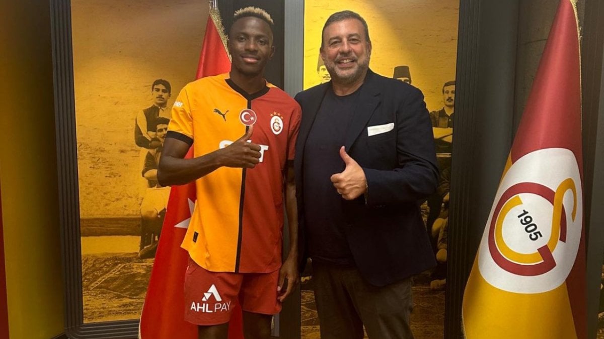 Victor Osimhen, Galatasaray formasını giydi