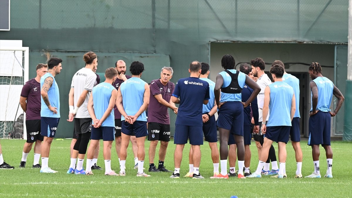 Trabzonspor, günü çift idmanla bitirdi