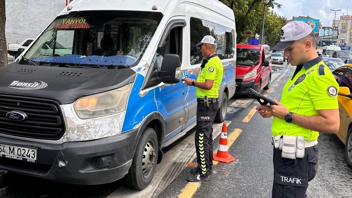 Sakarya'da trafikte kural ihlali yapan toplu taşıma araçları denetlendi