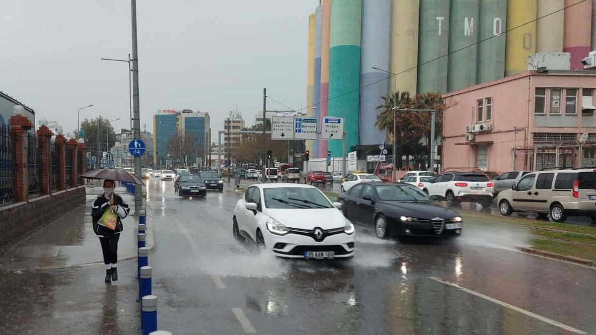 İzmir'de sağanak yağış bekleniyor