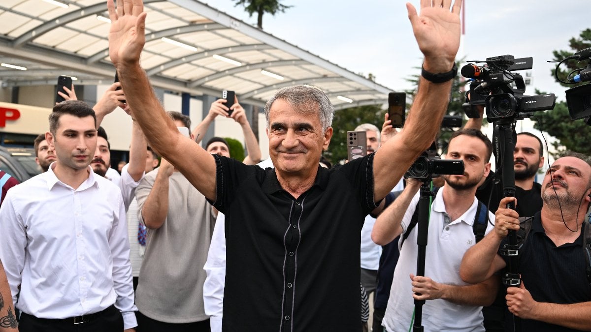 Trabzonspor'da Şenol Güneş'e tören düzenlendi: Boş kağıdı imzaladım