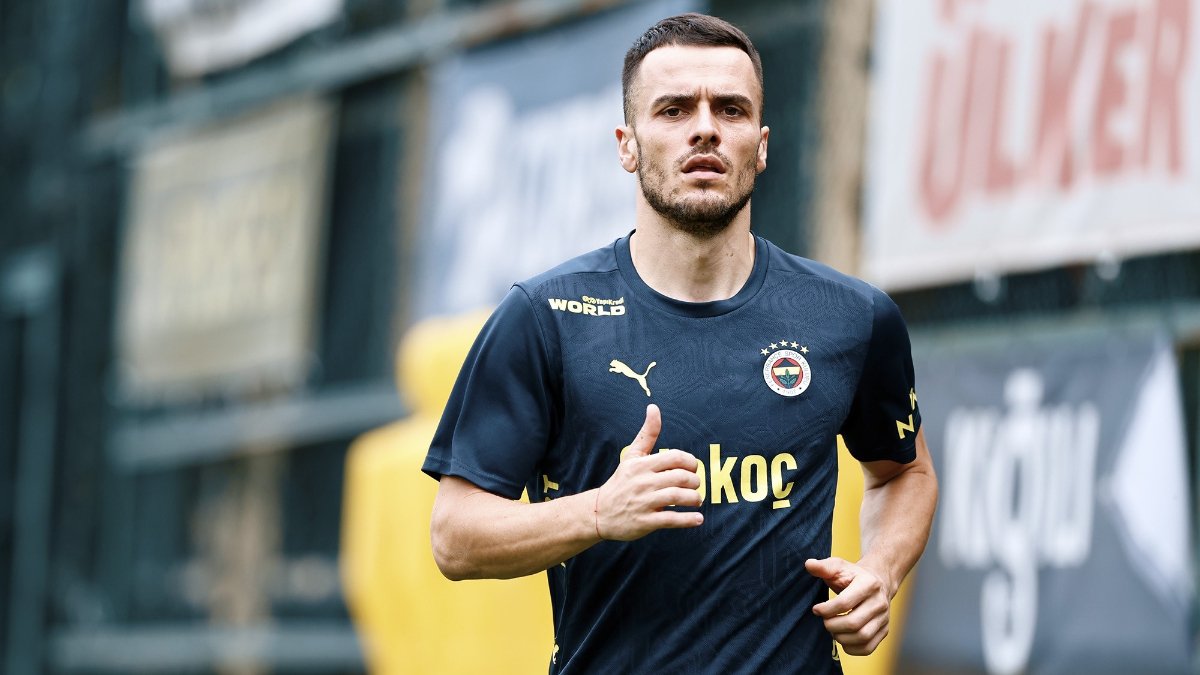 Fenerbahçe'de Filip Kostic ilk idmanına çıktı