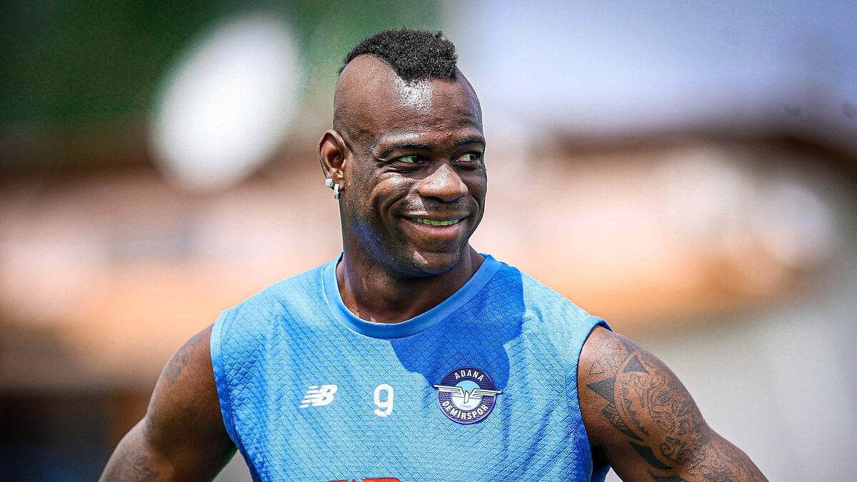 Mario Balotelli'den transfer dedikodularına yanıt