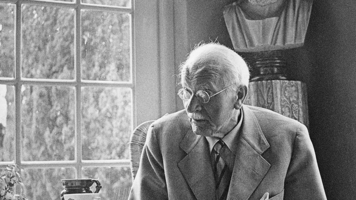 Analitik psikolojisinin kurucusu olan  Carl Gustav Jung’u anlatan kaynak kitap: Ruhum Neredesin