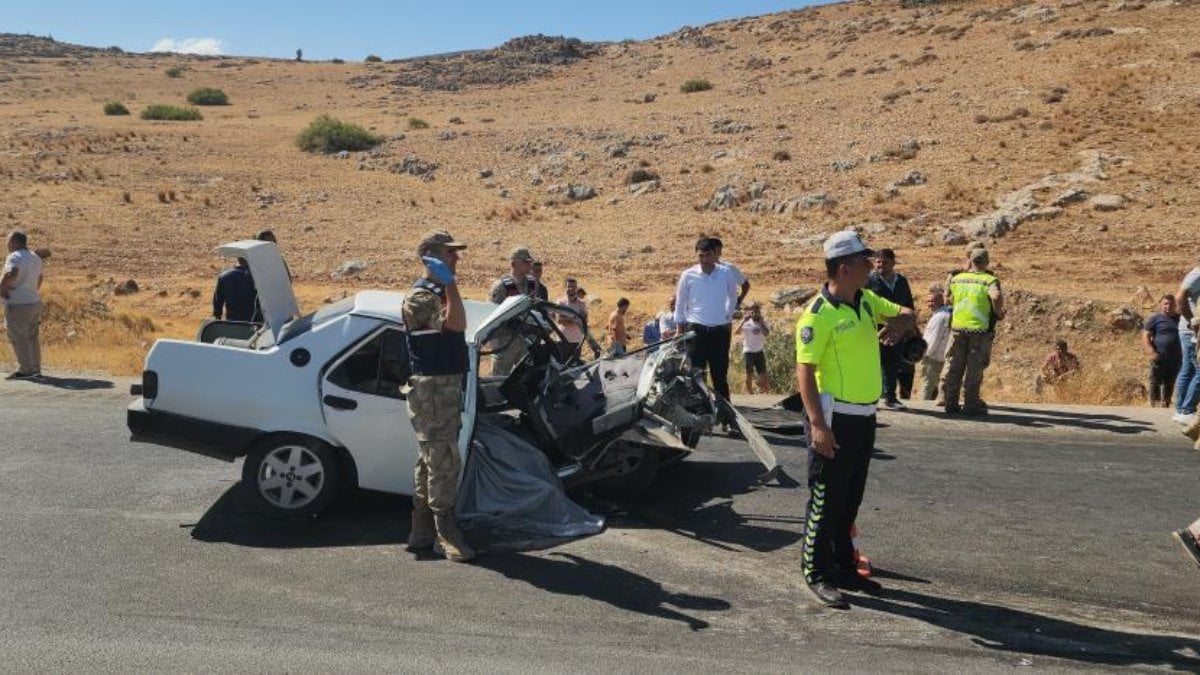 Hatay'da Tofaş'ın hurdaya döndüğü kaza: 2 kişi yaşamını yitirdi