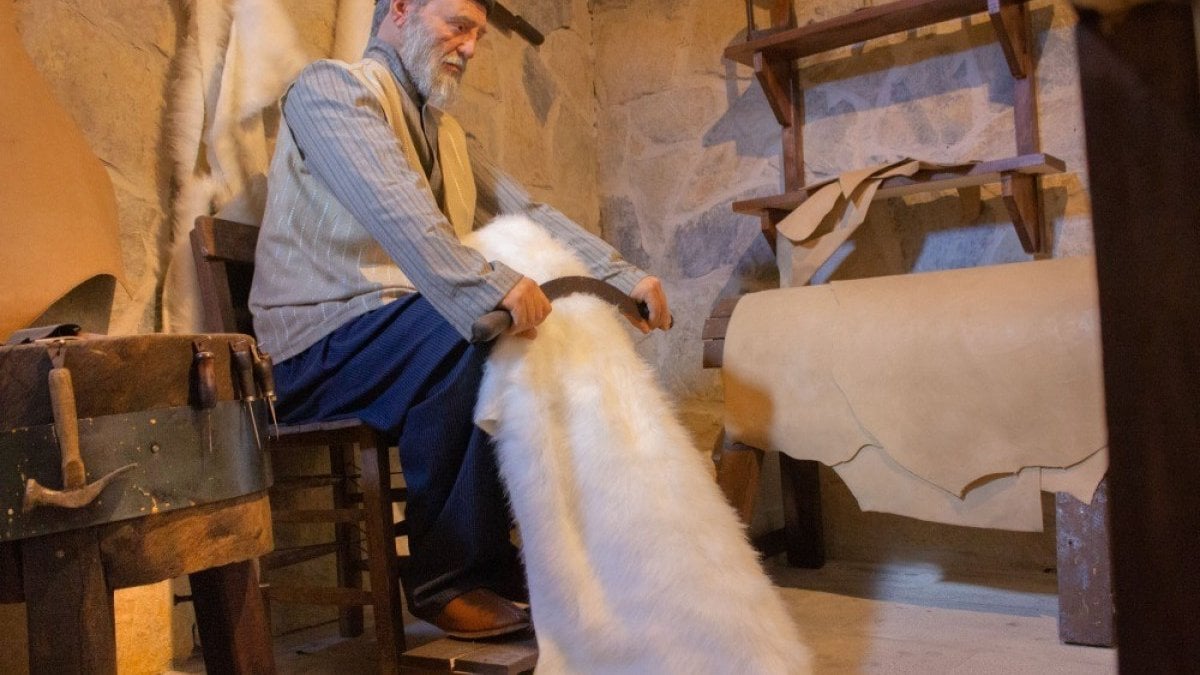 Kaybolan meslekler Erzurum’da yaşatılıyor