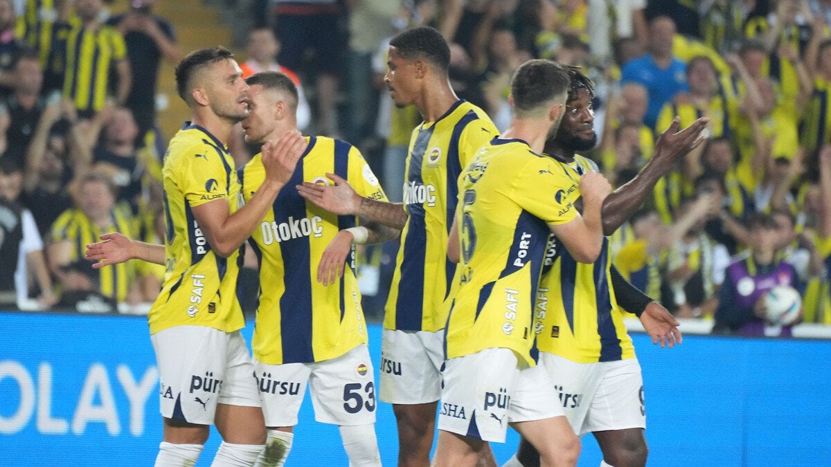 Kasımpaşa - Fenerbahçe maçının ilk 11'leri