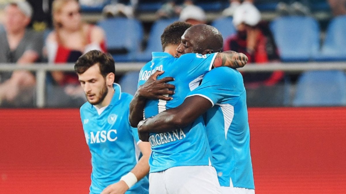 Napoli'den Cagliari'ye farklı tarife! 4-0