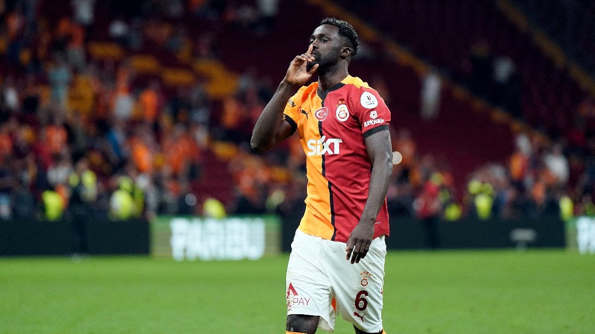 Galatasaray'da maç sonu 3'lüsü Davinson Sanchez'den