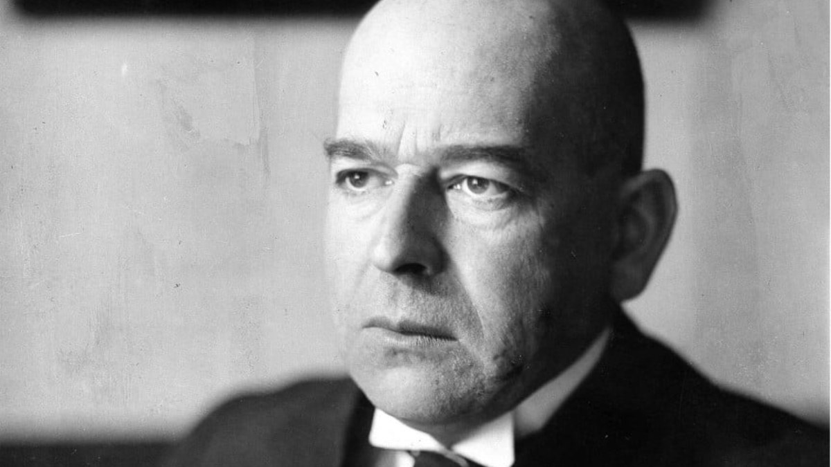 Oswald Spengler'ın döngüsel tarih anlayışında kilometre taşı olan temel eseri:  Batı’nın Çöküşü