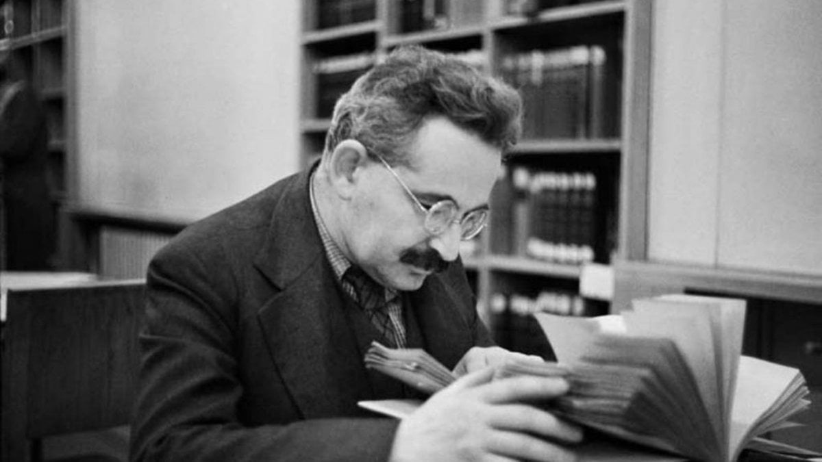 Hitler baskısı sonucu intihar eden düşün insanı Walter Benjamin'in başucu kitabı