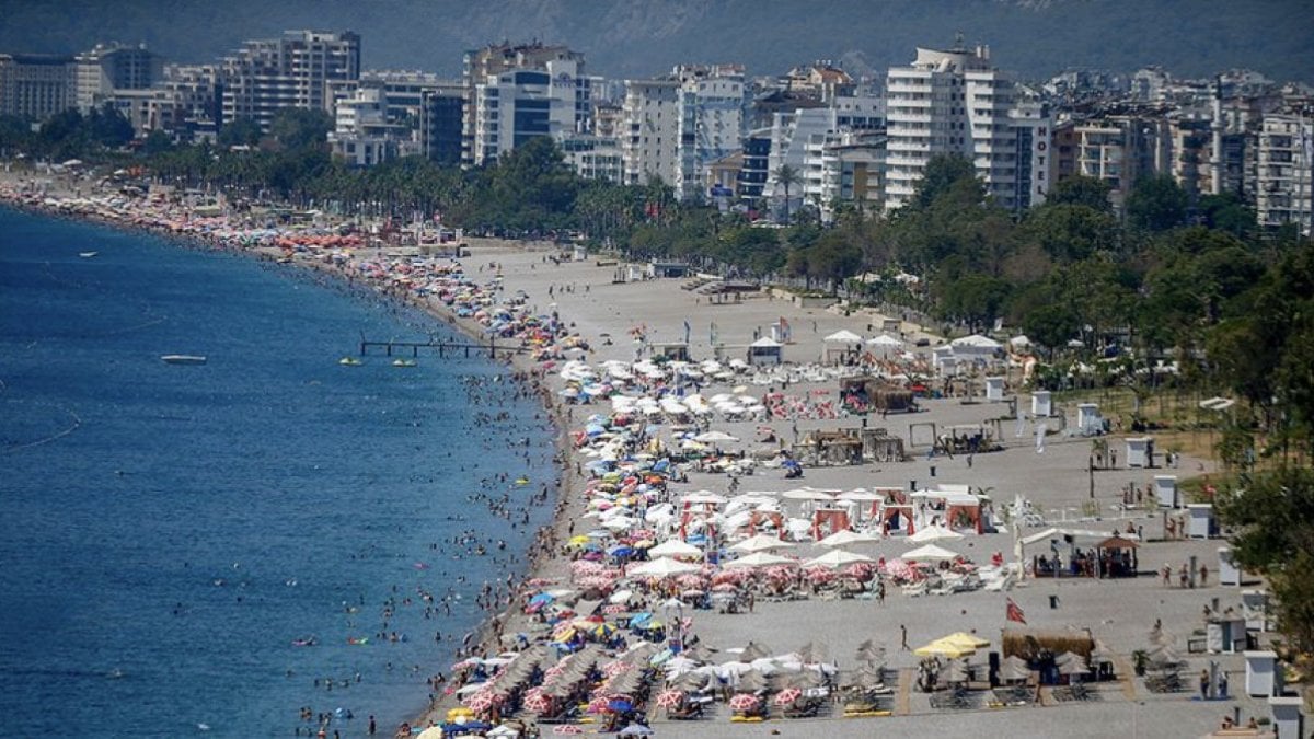 Antalya turist sayısında 17 milyon hedefini aşacak