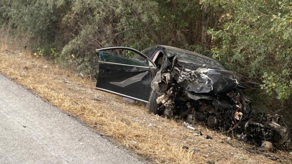 Konya'da otomobil yol kenarındaki ağaçlara çarptı: 1 ölü, 1 yaralı