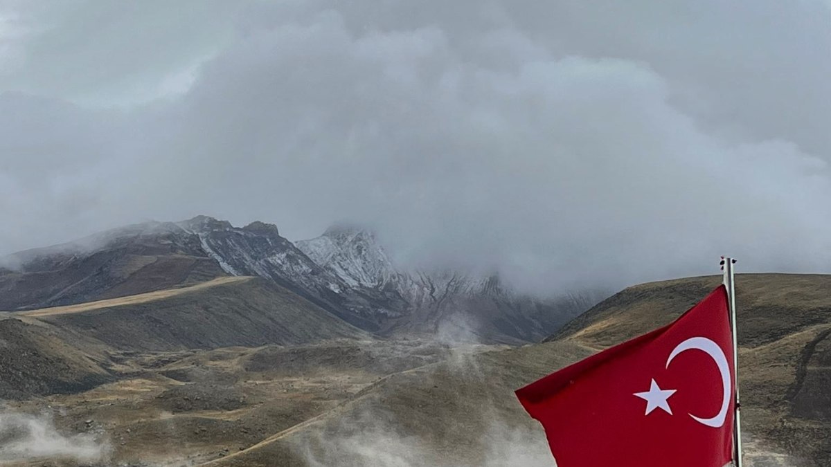 Erciyes Dağı'na kar yağdı