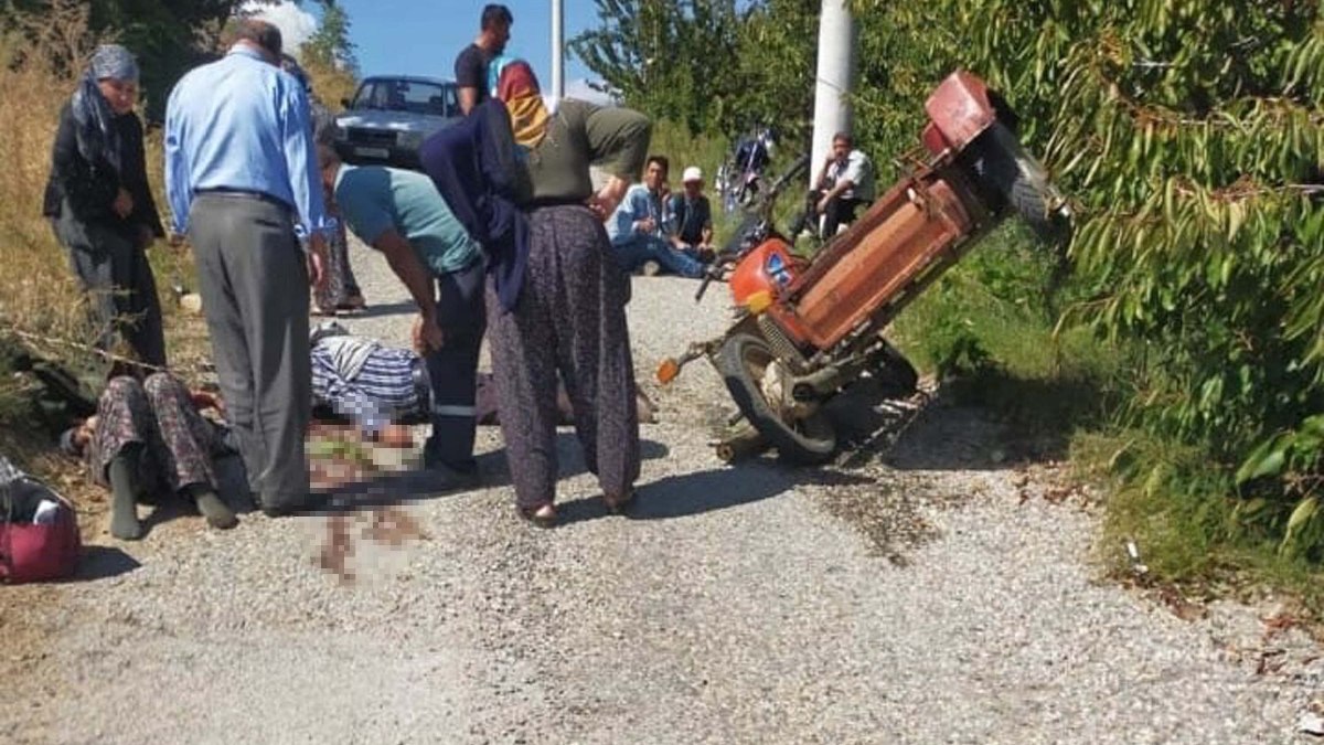 Manisa'da sepetli motosiklet şarampole devrildi