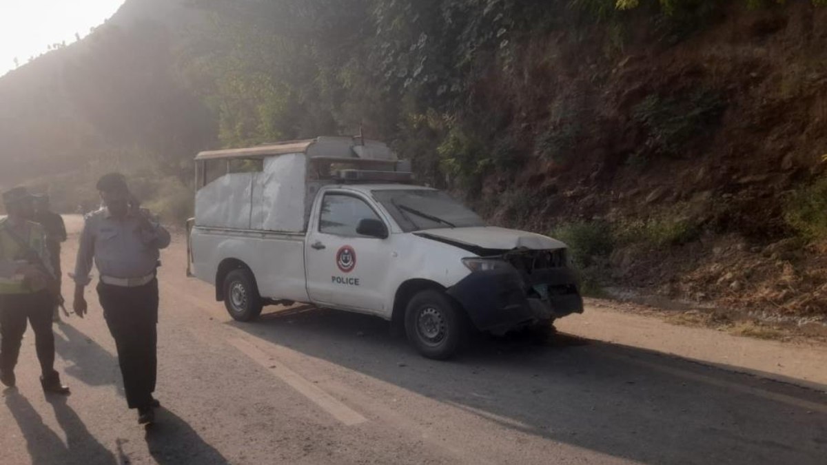 Pakistan'da yabancı diplomatların konvoyuna bombalı saldırı: 1 ölü 4 yaralı