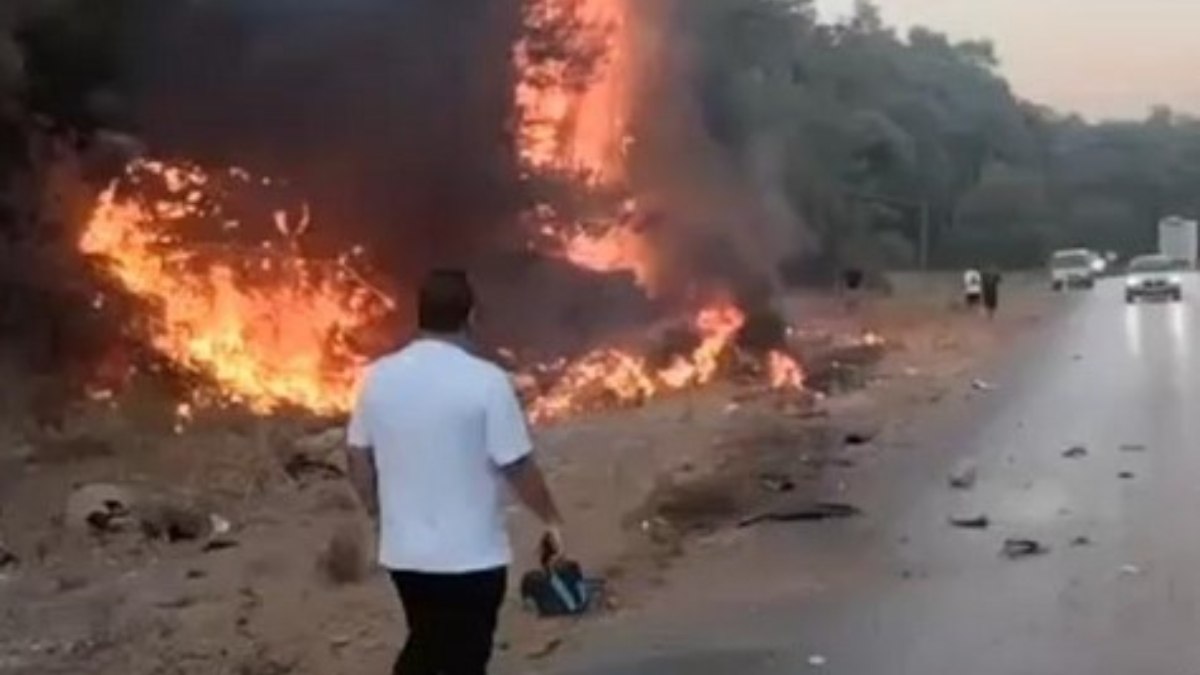 Muğla'da motosikletle çarpışan araçta yangın çıktı: 1 ölü 2 yaralı