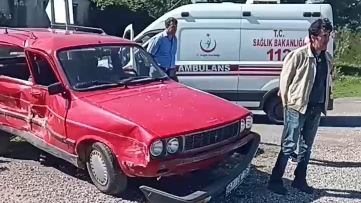 Zonguldak'ta iki otomobilin çarpışması sonucu 5 yaralı