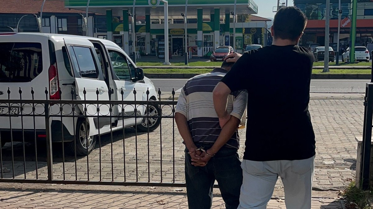 Sakarya'da uyuşturucu madde satarken polise yakalanan şahıs tutuklandı