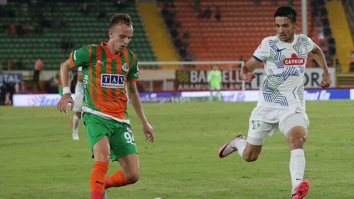 Alanyaspor, sahasında Çaykur Rizespor'u tek golle mağlup etti