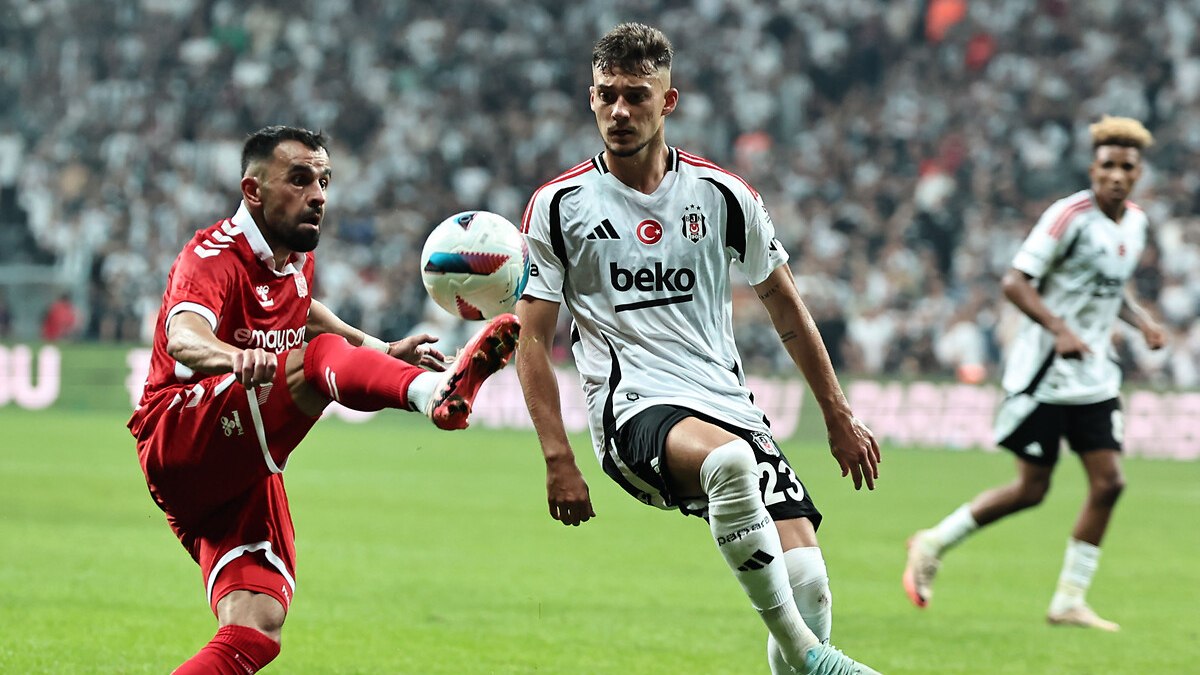 Beşiktaş'ta Ernest Muçi yetersiz bulundu