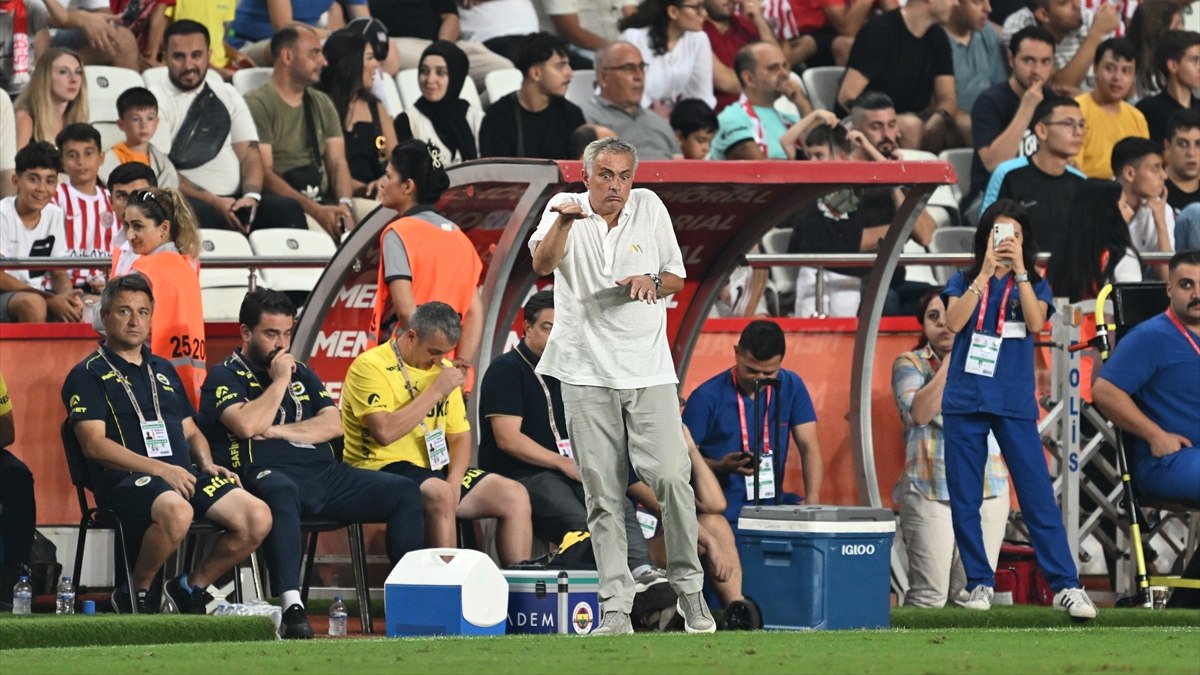 Jose Mourinho VAR'a yüklendi: Onlar için kolay maçtı