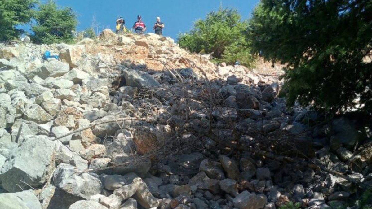 Antalya'da yol kenarında duran sürücü tuvaletini yapmak isterken uçurumdan düştü